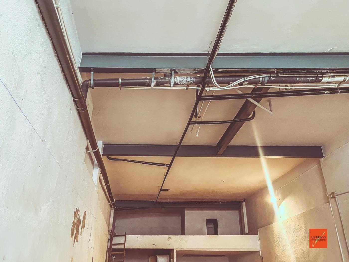 Commercial for sale in Amposta - € 56,000 (Ref: 8576390)