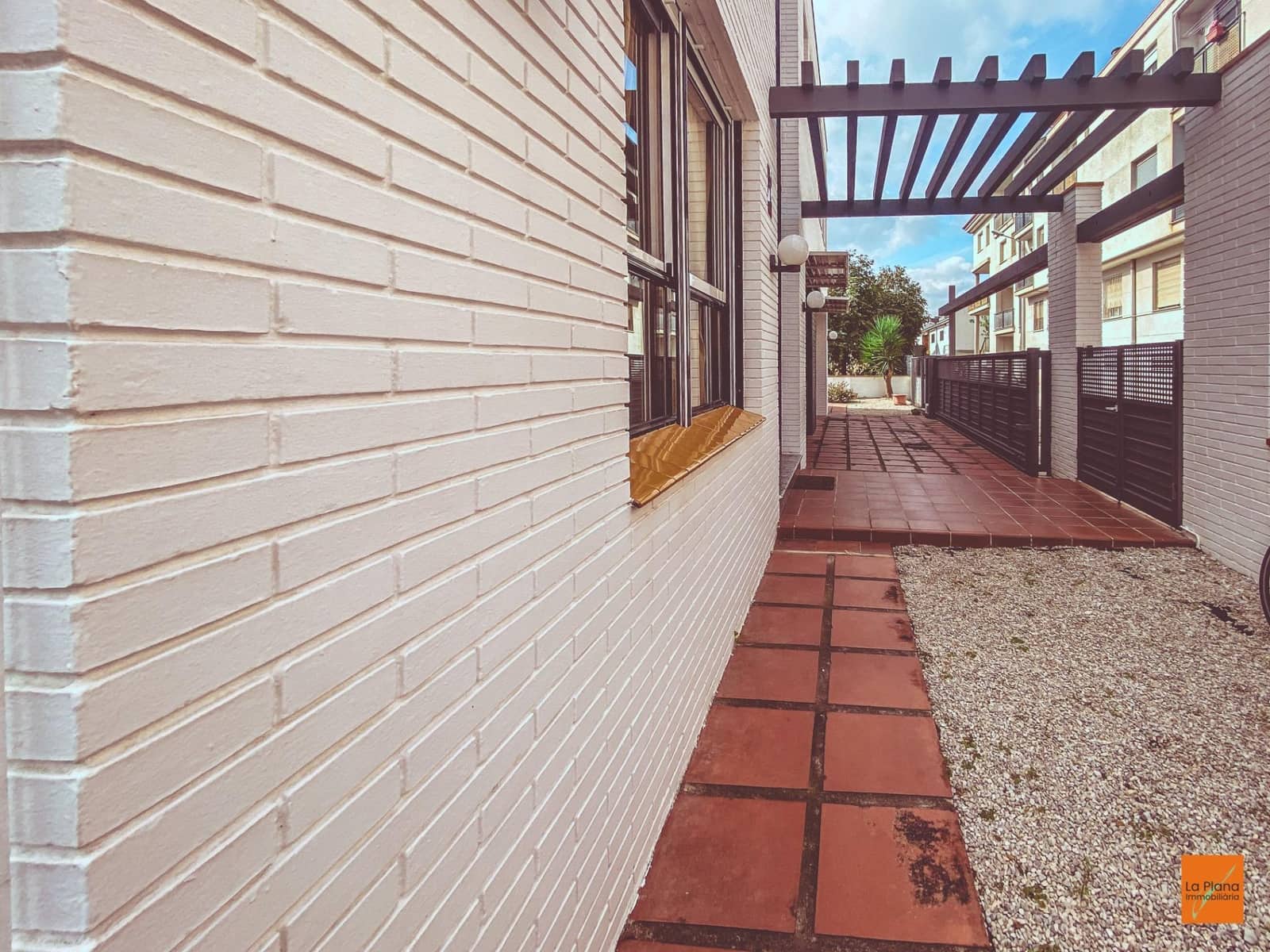 6 bedroom Villa for sale in La Senia with pool garage - € 389,000 (Ref: 8615183)