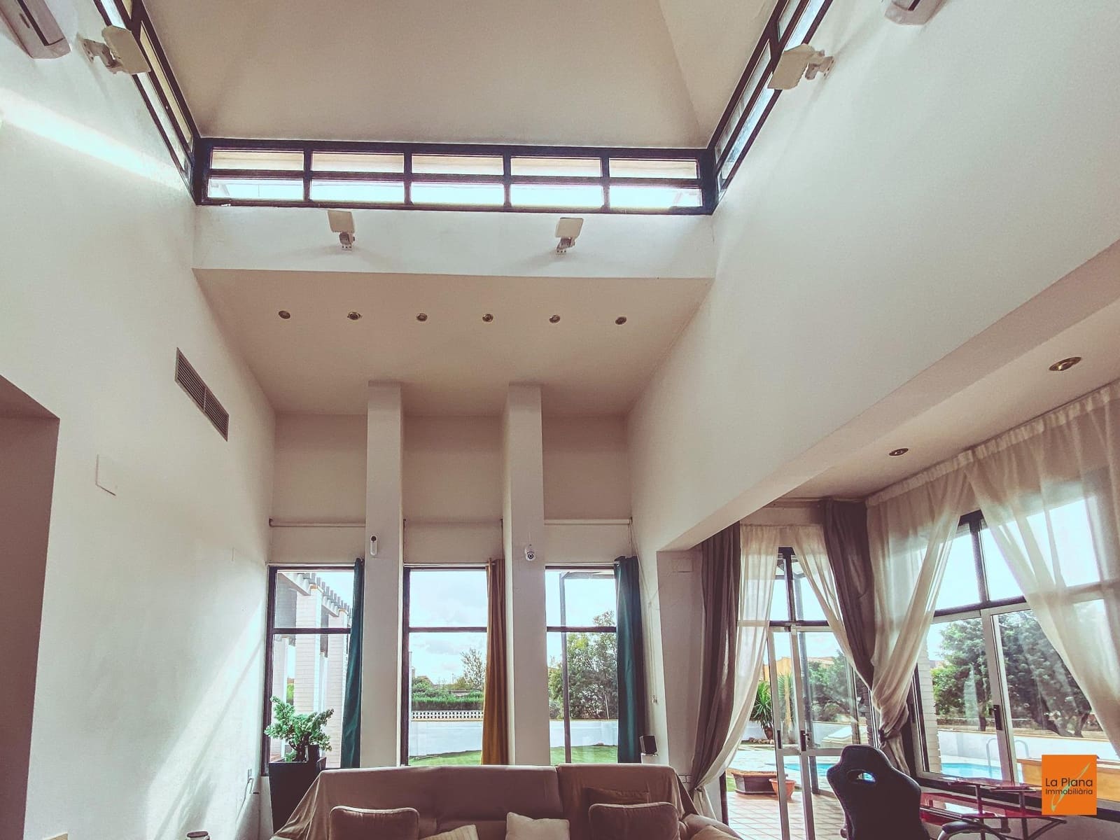 6 bedroom Villa for sale in La Senia with pool garage - € 389,000 (Ref: 8615183)