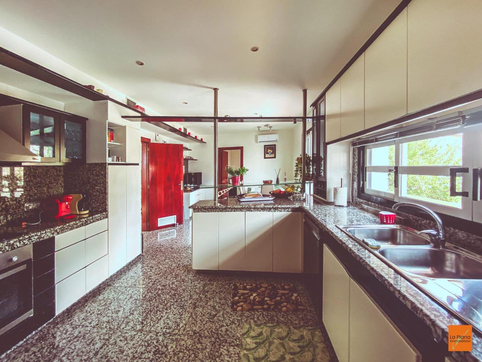 6 bedroom Villa for sale in La Senia with pool garage - € 389,000 (Ref: 8615183)