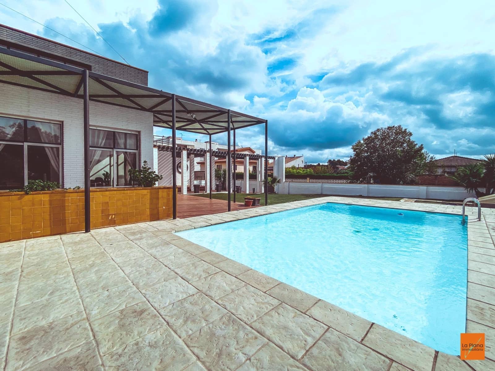 6 bedroom Villa for sale in La Senia with pool garage - € 389,000 (Ref: 8615183)