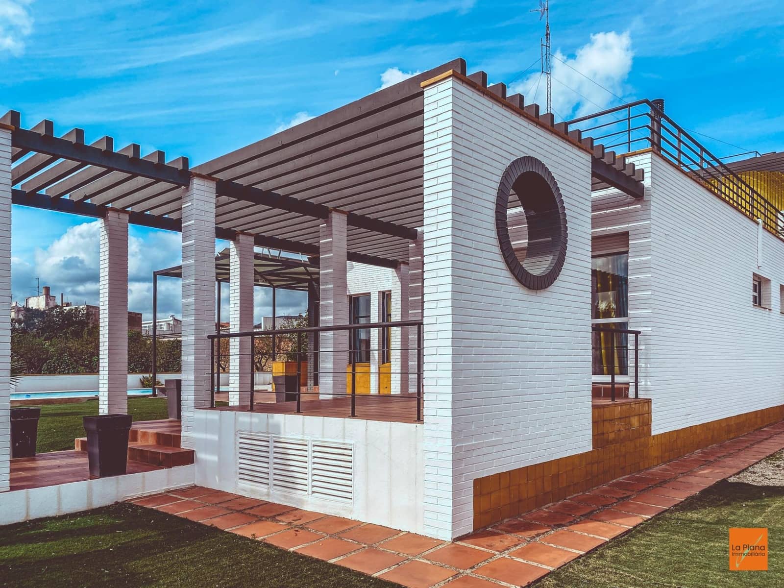 6 bedroom Villa for sale in La Senia with pool garage - € 389,000 (Ref: 8615183)