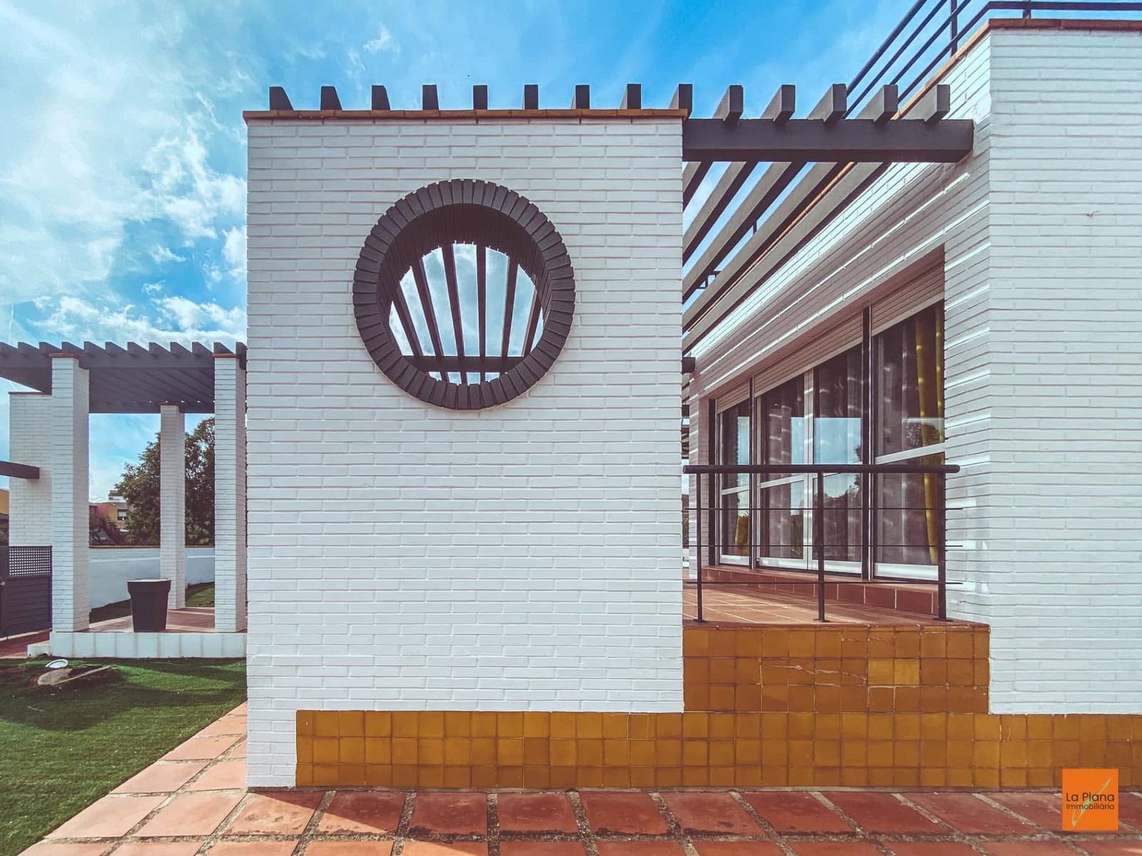 6 bedroom Villa for sale in La Senia with pool garage - € 389,000 (Ref: 8615183)