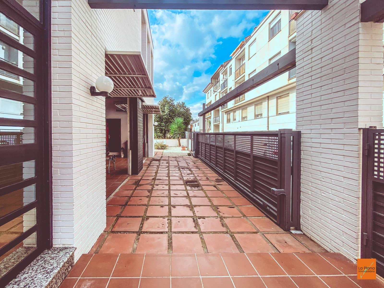 6 bedroom Villa for sale in La Senia with pool garage - € 389,000 (Ref: 8615183)