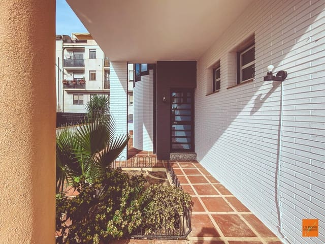 6 soverom Villa til salgs i La Sénia med svømmebasseng garasje - € 389 000 (Ref: 8615183)