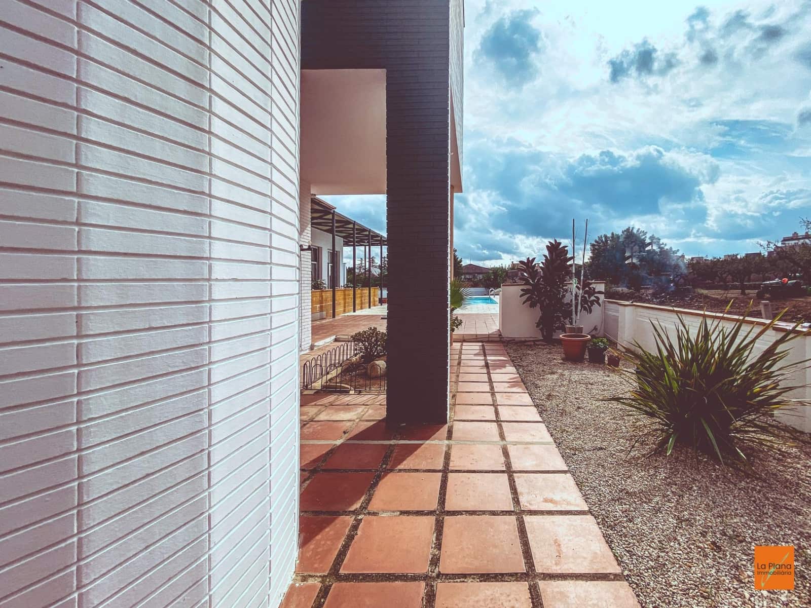 6 bedroom Villa for sale in La Senia with pool garage - € 389,000 (Ref: 8615183)