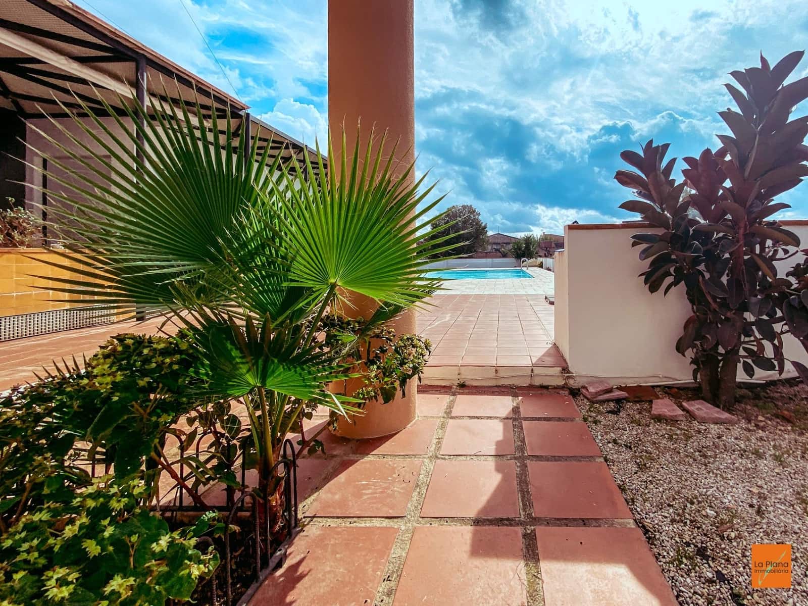 6 bedroom Villa for sale in La Senia with pool garage - € 389,000 (Ref: 8615183)