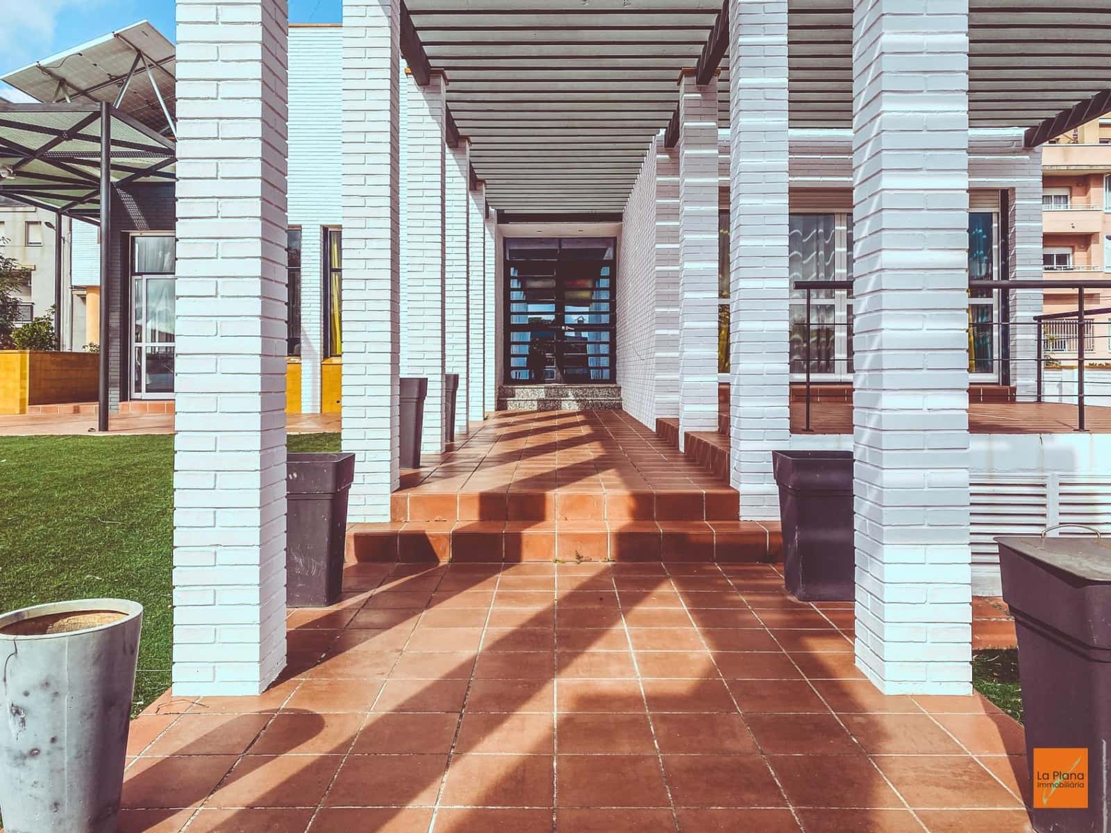 6 bedroom Villa for sale in La Senia with pool garage - € 389,000 (Ref: 8615183)