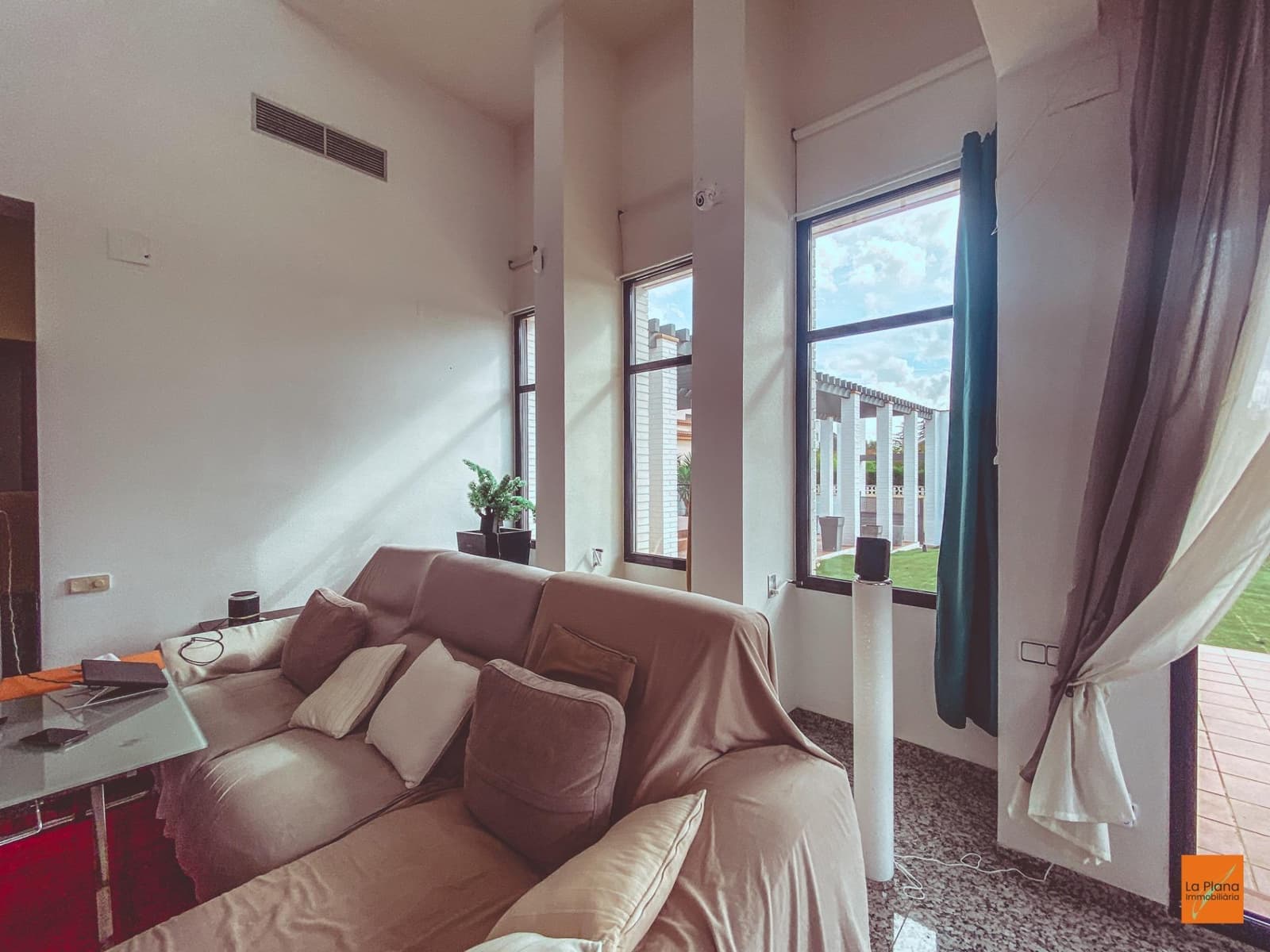 6 bedroom Villa for sale in La Senia with pool garage - € 389,000 (Ref: 8615183)