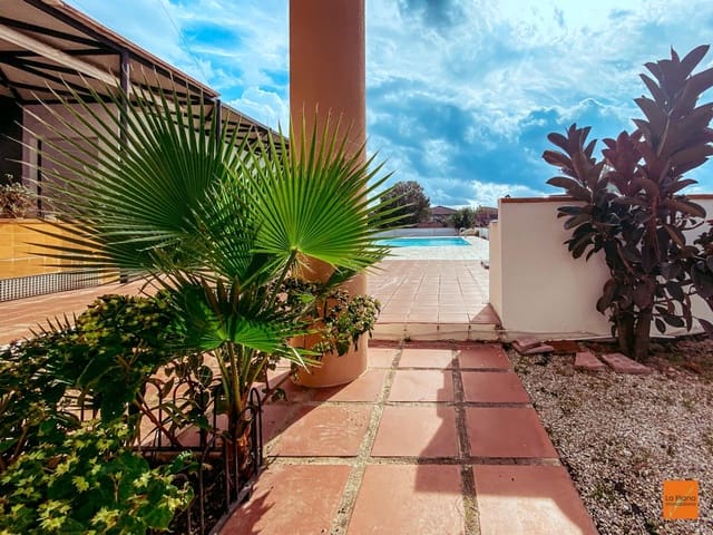 6 soverom Villa til salgs i La Sénia med svømmebasseng garasje - € 389 000 (Ref: 8615183)