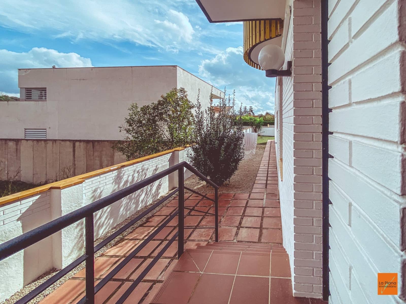 6 bedroom Villa for sale in La Senia with pool garage - € 389,000 (Ref: 8615183)