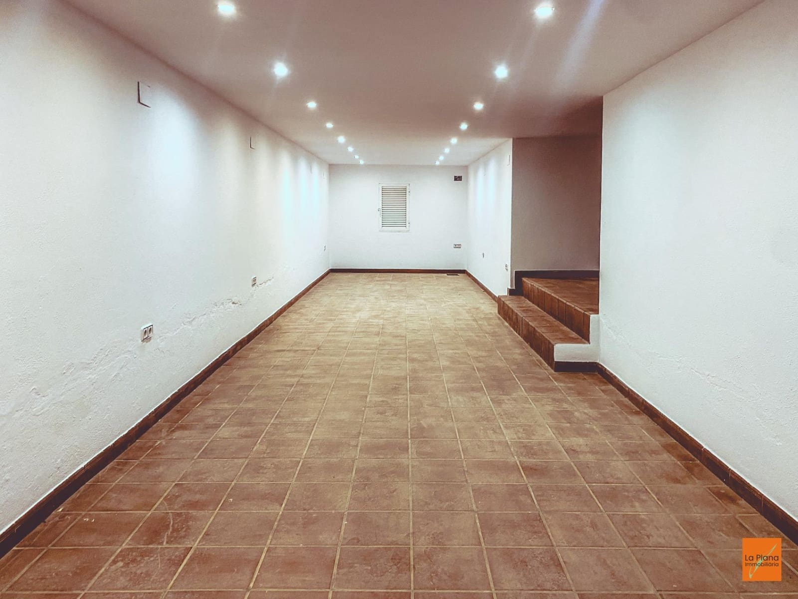 6 bedroom Villa for sale in La Senia with pool garage - € 389,000 (Ref: 8615183)