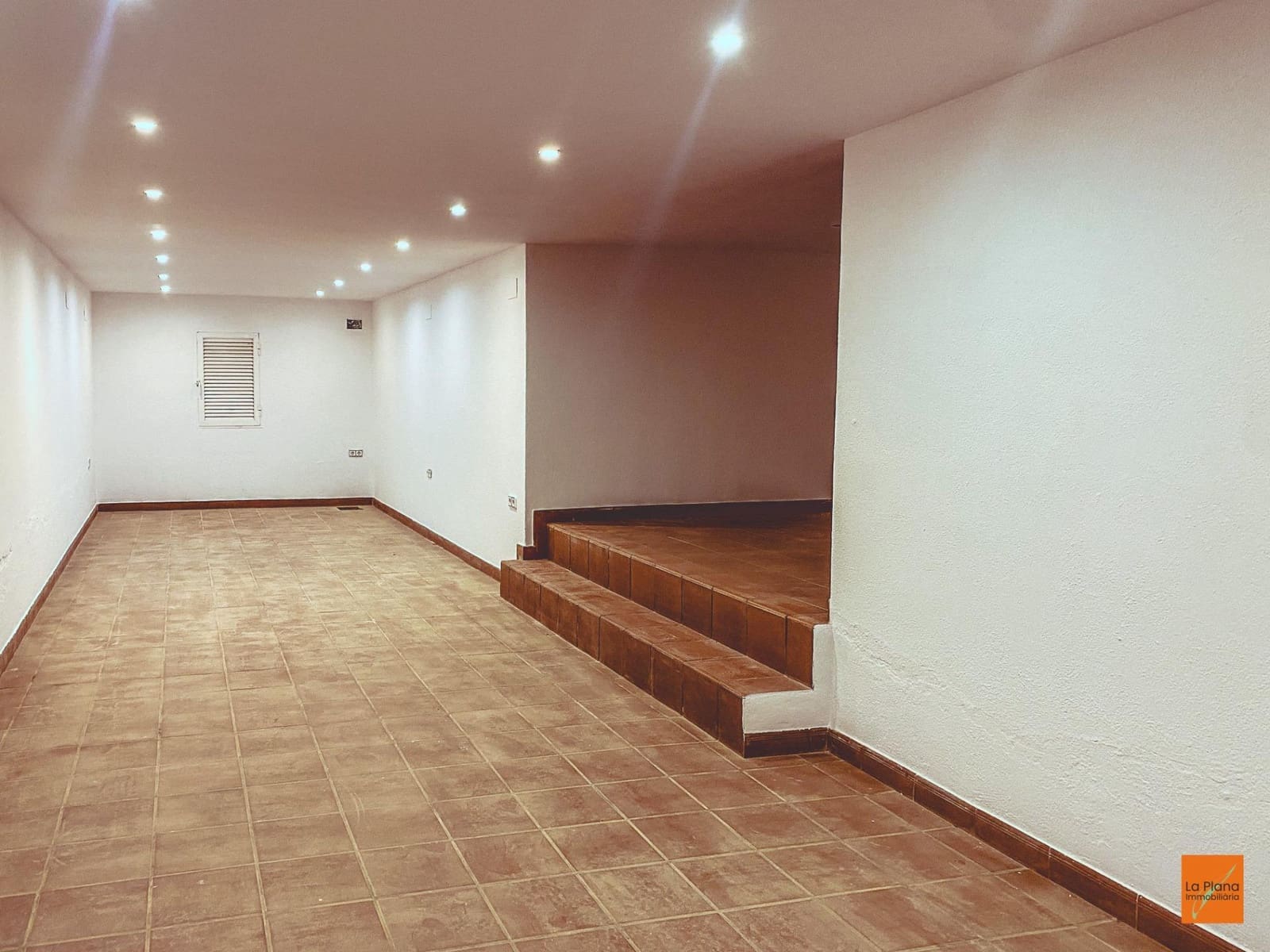 6 bedroom Villa for sale in La Senia with pool garage - € 389,000 (Ref: 8615183)