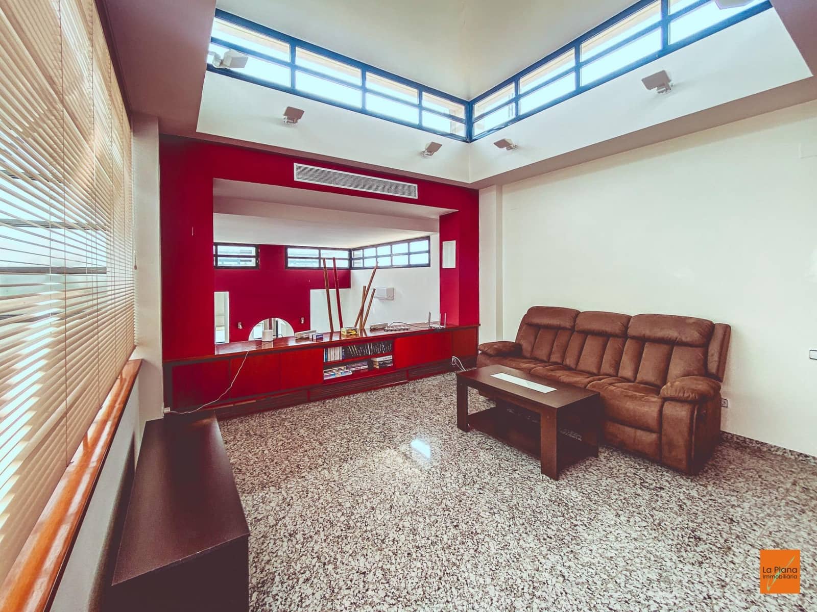 6 bedroom Villa for sale in La Senia with pool garage - € 389,000 (Ref: 8615183)