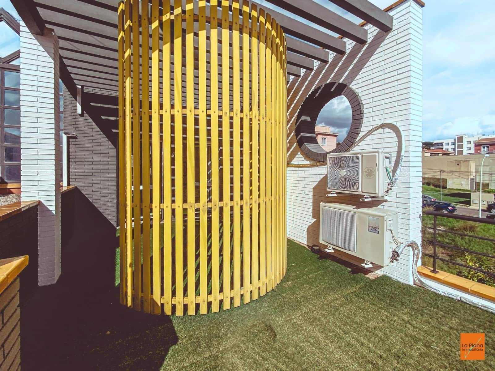 6 bedroom Villa for sale in La Senia with pool garage - € 389,000 (Ref: 8615183)