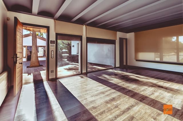 4 bedroom Villa for sale in Santa Bàrbara with pool - € 435,000 (Ref: 8786800)