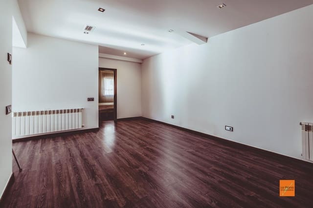 4 bedroom Villa for sale in Santa Bàrbara with pool - € 435,000 (Ref: 8786800)