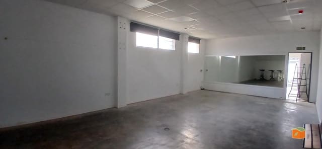 4 bedroom Commercial for sale in Tortosa - € 129,500 (Ref: 9007303)