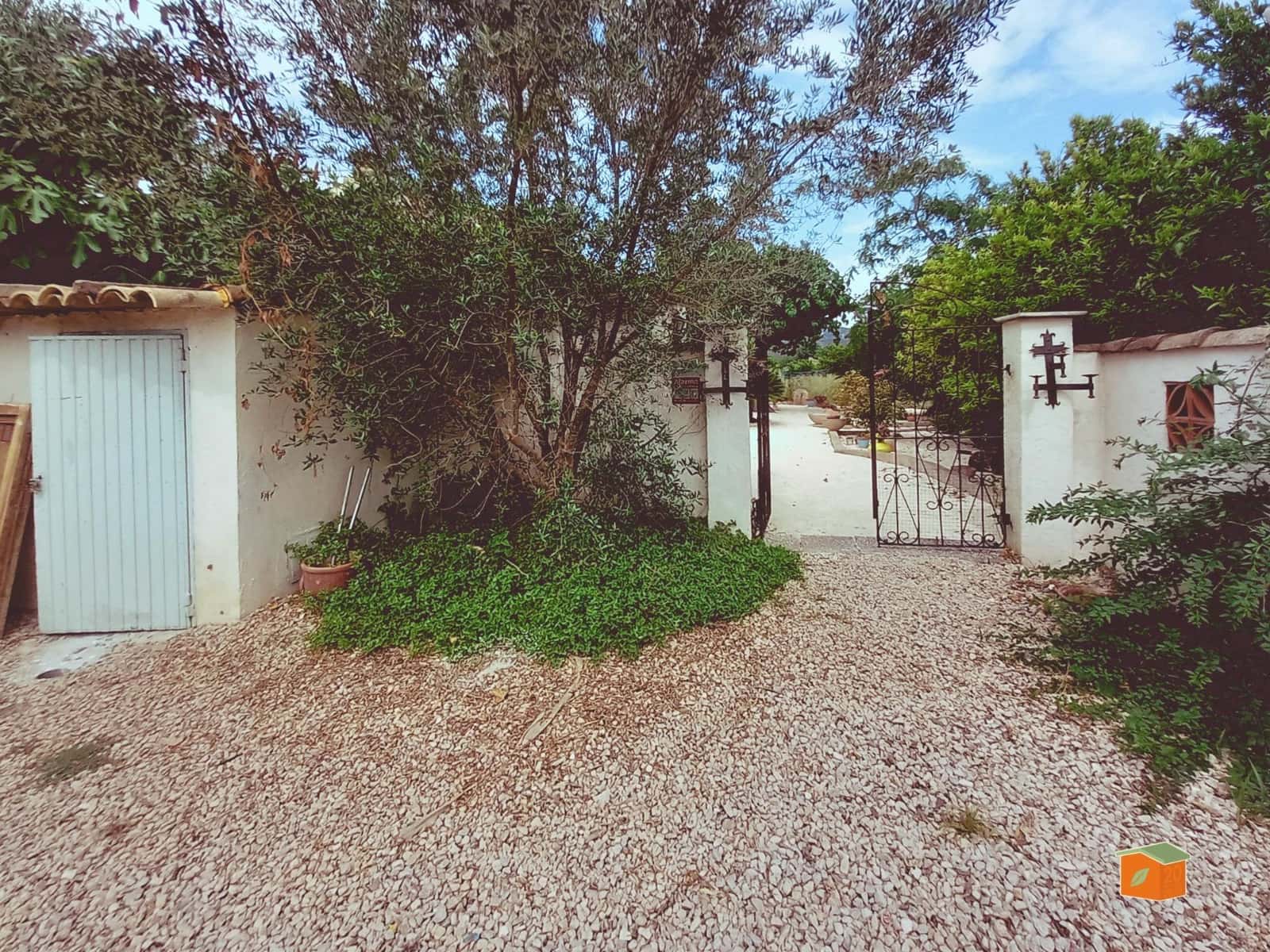 2 soveværelse Villa til salg i Bitem med swimmingpool - € 315.000 (Ref: 9036819)