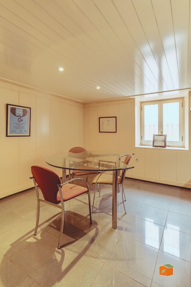 2 slaapkamer Kantoor te huur in Santa Barbara - € 450 (Ref: 9419923)