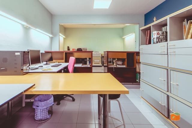 2 soveværelse Kontor til leje i Santa Bàrbara - € 450 (Ref: 9419923)