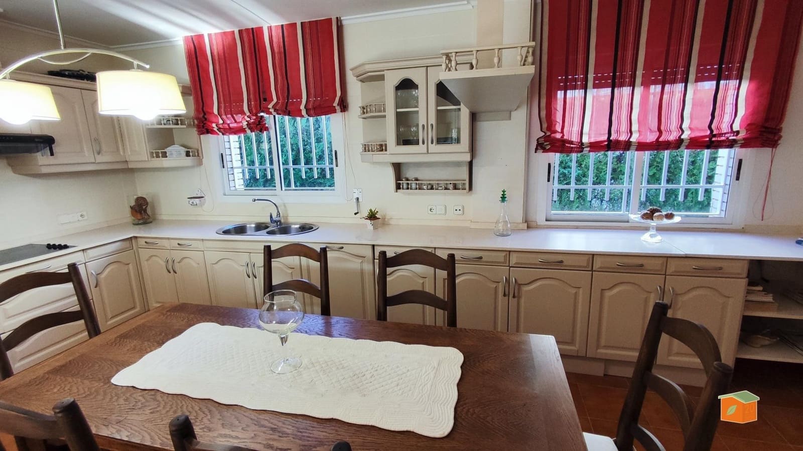 Chalet de 4 habitaciones en Alcanar en venta con piscina garaje - 425.000 € (Ref: 9497544)