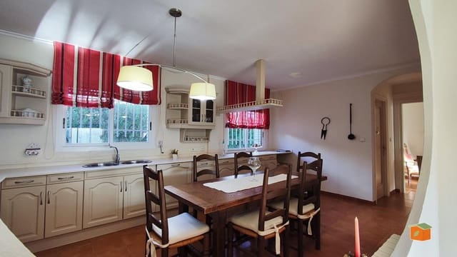 Chalet de 4 habitaciones en Alcanar en venta con piscina garaje - 425.000 € (Ref: 9497544)