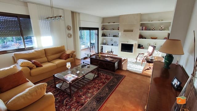 Chalet de 4 habitaciones en Alcanar en venta con piscina garaje - 425.000 € (Ref: 9497544)