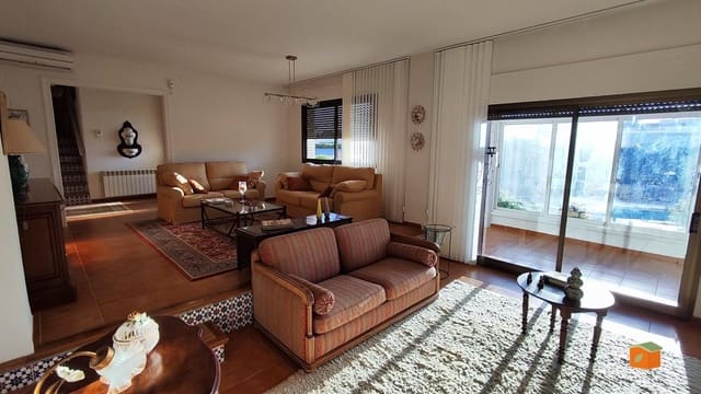 Chalet de 4 habitaciones en Alcanar en venta con piscina garaje - 425.000 € (Ref: 9497544)