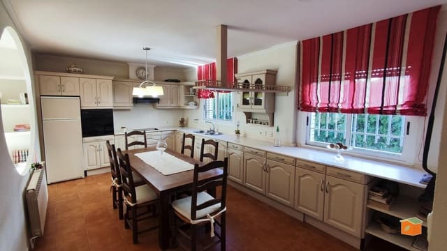 Chalet de 4 habitaciones en Alcanar en venta con piscina garaje - 425.000 € (Ref: 9497544)