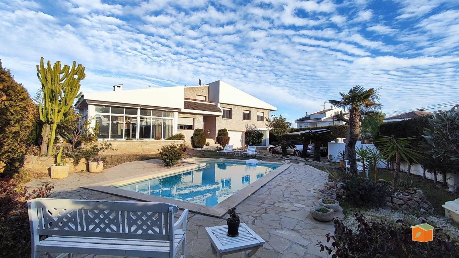 Chalet de 4 habitaciones en Alcanar en venta con piscina garaje - 425.000 € (Ref: 9497544)