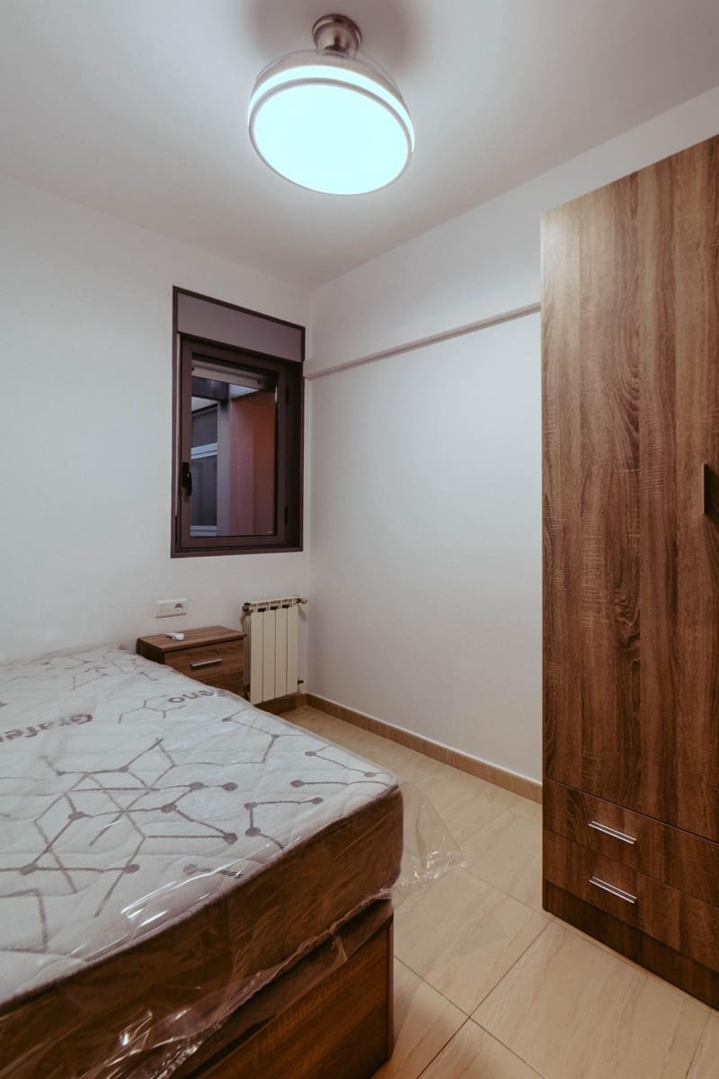 Appartement de 4 chambres à louer à Santa Barbara - 250 € (Ref: 9530828)