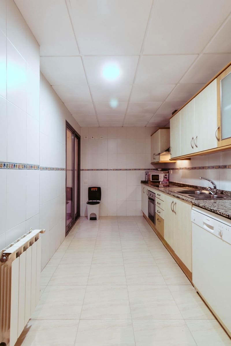 Appartement de 4 chambres à louer à Santa Barbara - 250 € (Ref: 9530828)