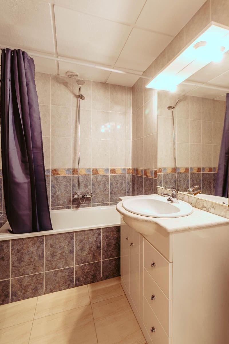 Appartement de 4 chambres à louer à Santa Barbara - 250 € (Ref: 9530828)