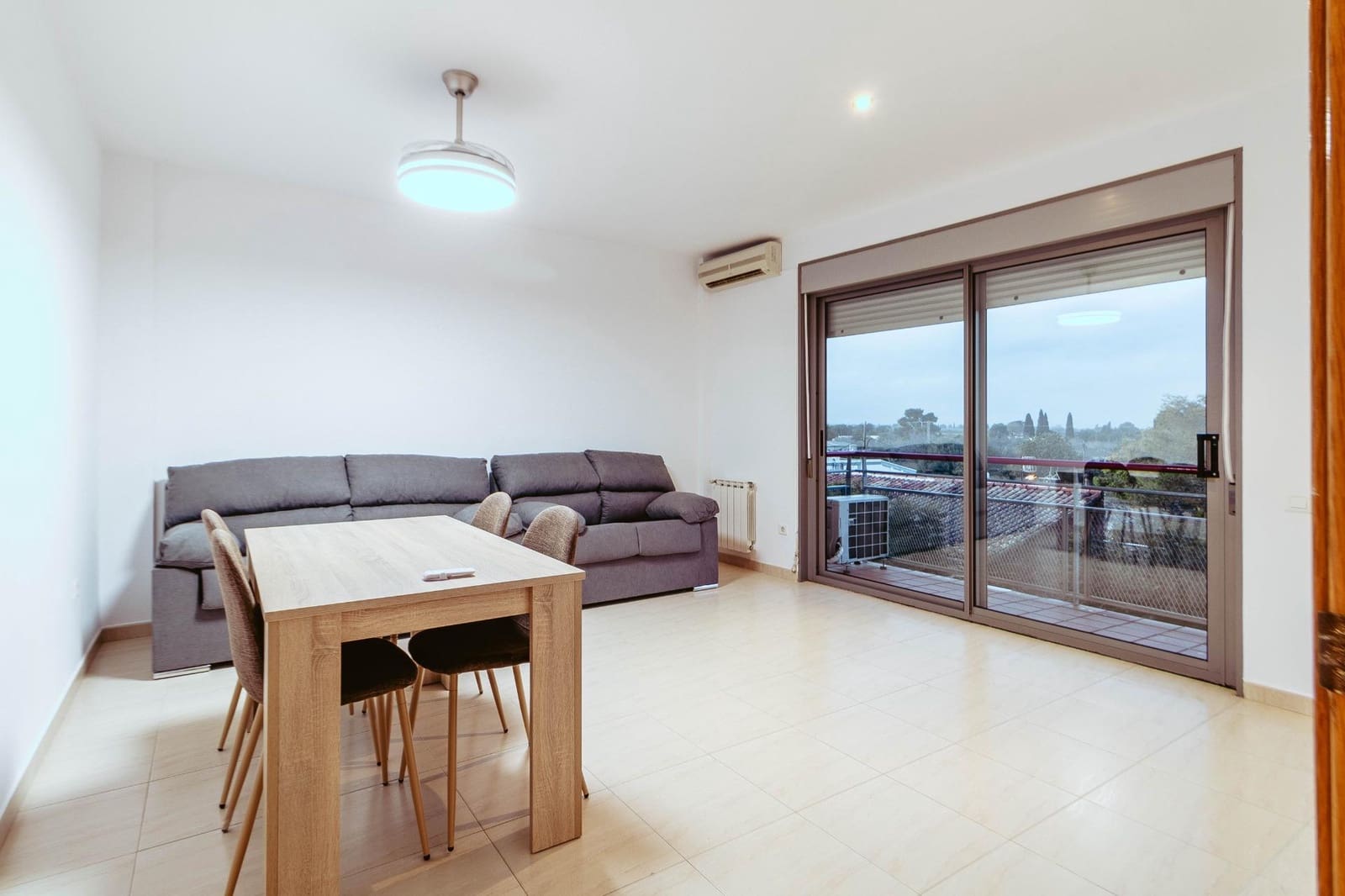 Appartement de 4 chambres à louer à Santa Barbara - 250 € (Ref: 9530828)