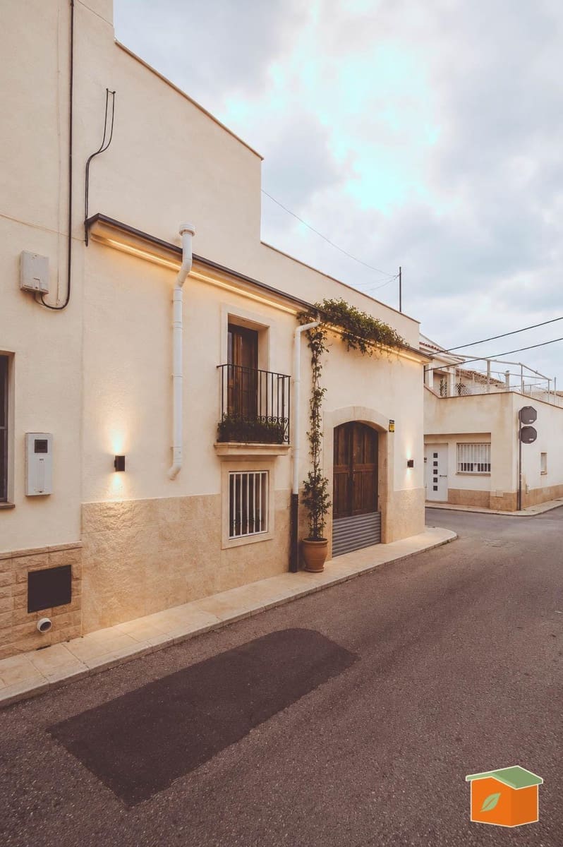 8 bedroom Townhouse for sale in Santa Barbara - € 65,000 (Ref: 9702090)