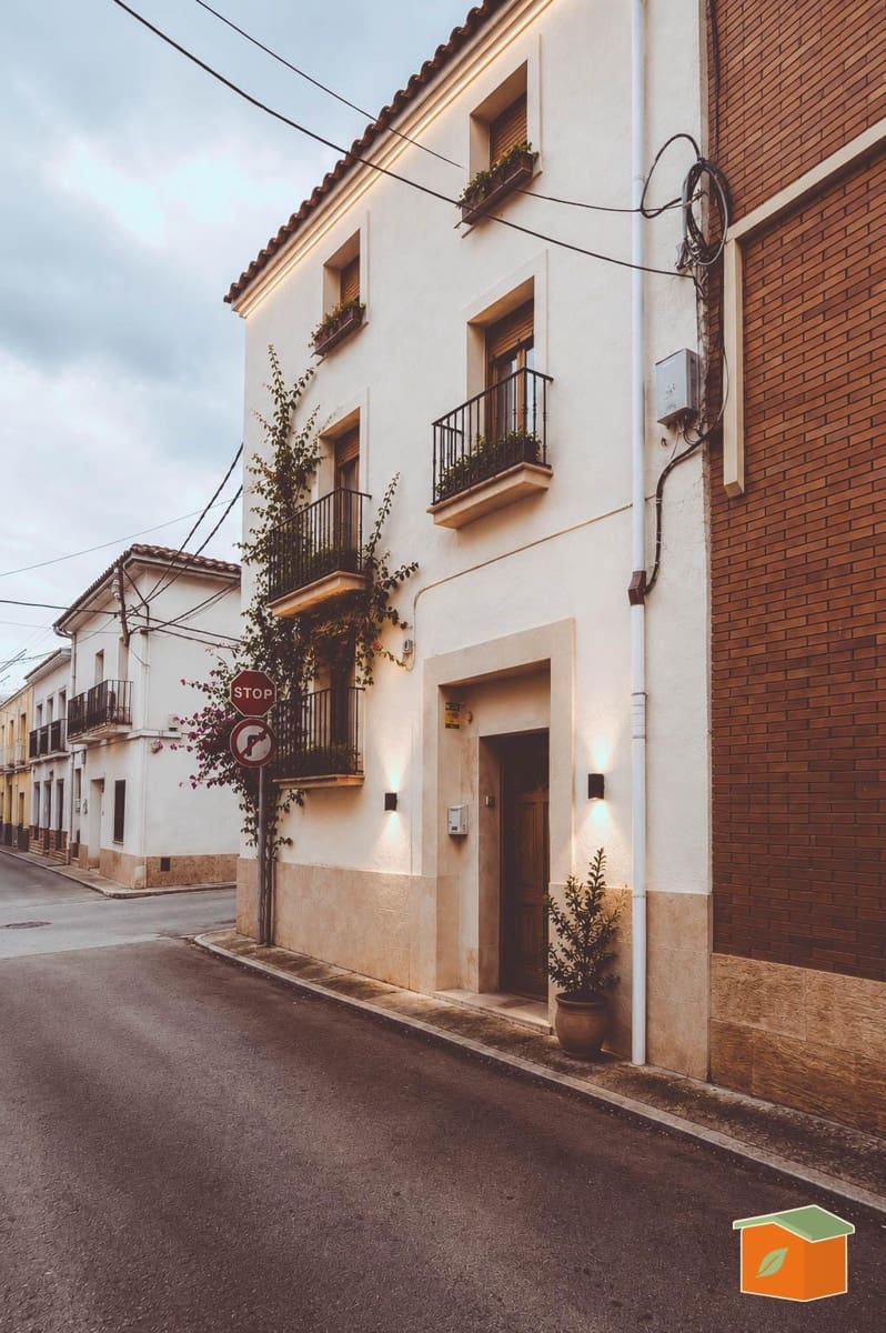 8 bedroom Townhouse for sale in Santa Barbara - € 65,000 (Ref: 9702090)