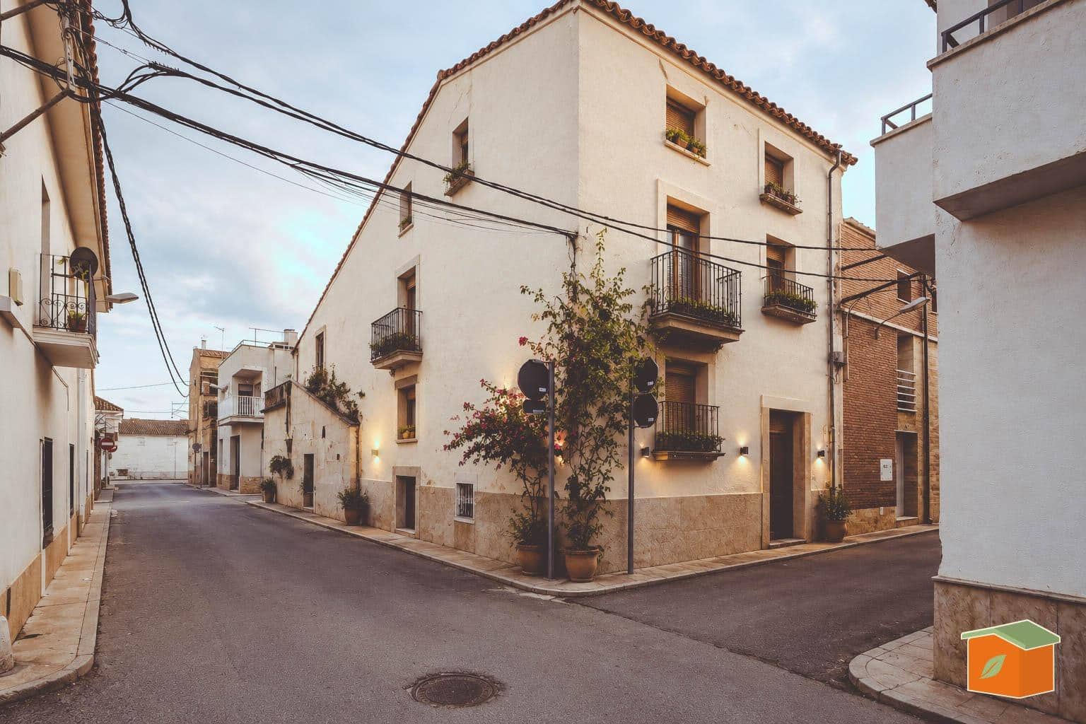 8 bedroom Townhouse for sale in Santa Barbara - € 65,000 (Ref: 9702090)