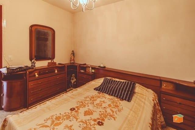 Piso de 4 habitaciones en Santa Bàrbara en venta - 85.000 € (Ref: 9804501)