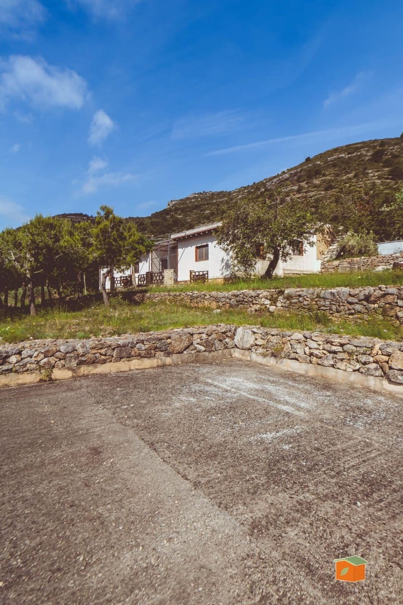 3 bedroom Villa for sale in Ulldecona with garage - € 162,000 (Ref: 9865370)