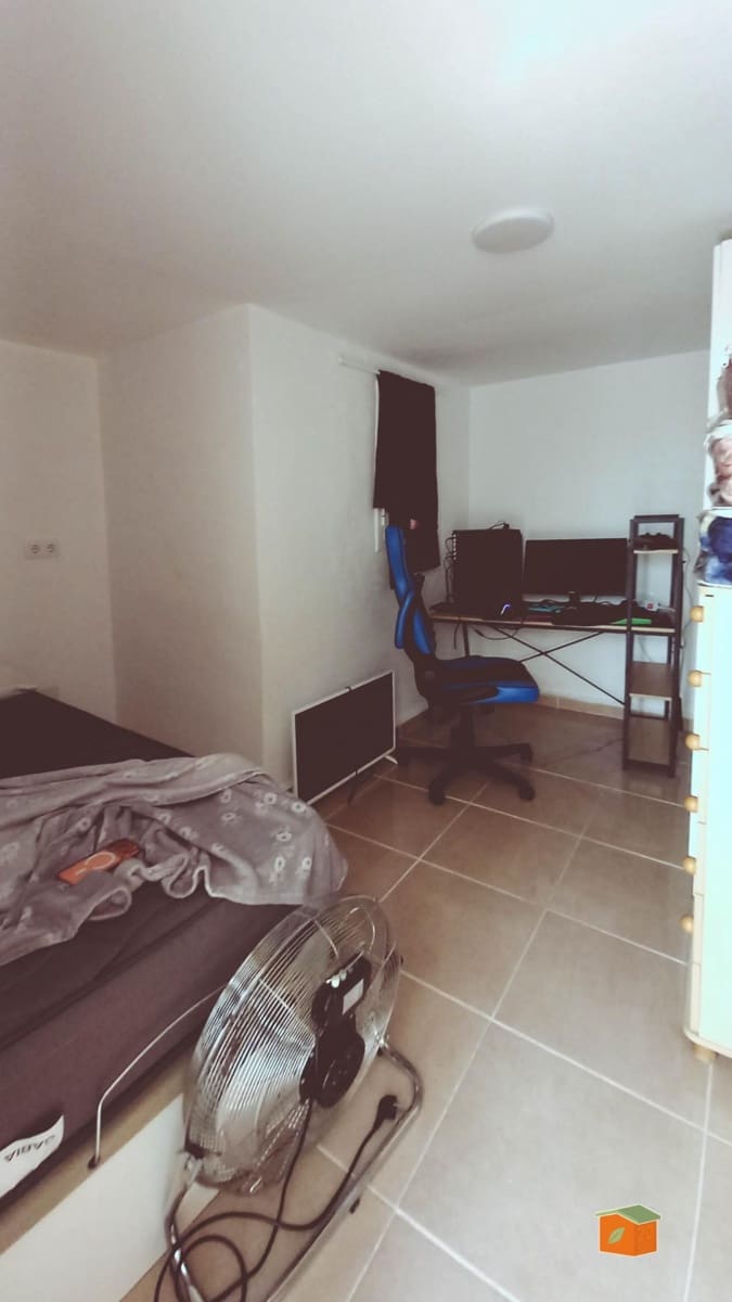 5 bedroom Terraced Villa for sale in Amposta with garage - € 125,000 (Ref: 9922463)