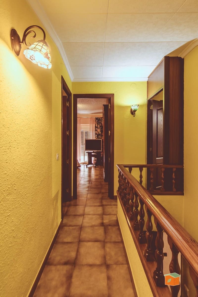 4 bedroom Villa for sale in Vinallop with garage - € 321,000 (Ref: 9966752)