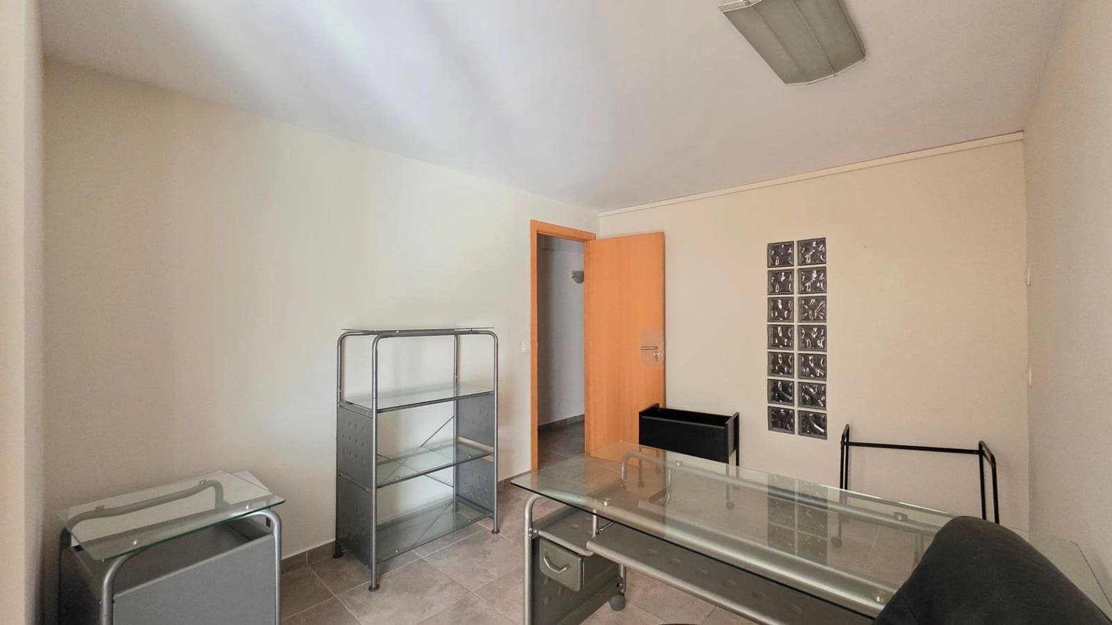 4 bedroom Office for sale in Gandia with garage - € 90,000 (Ref: 10017536)