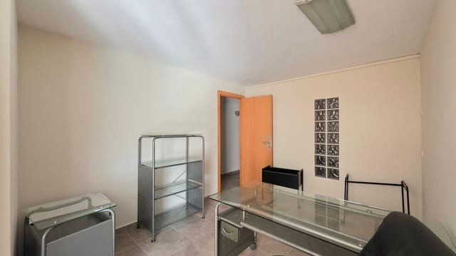 4 bedroom Office for sale in Gandia with garage - € 90,000 (Ref: 10017536)