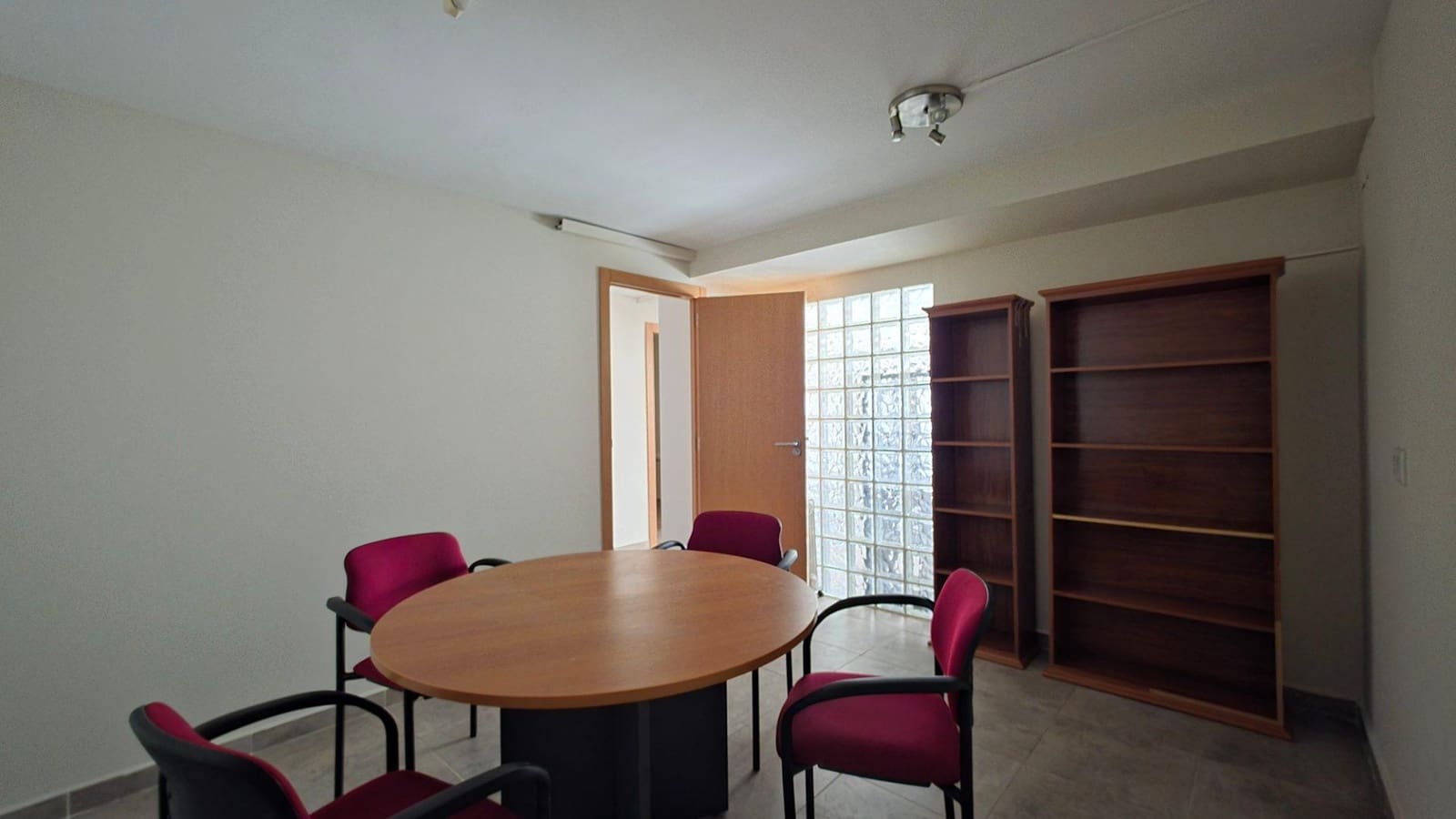 4 bedroom Office for sale in Gandia with garage - € 90,000 (Ref: 10017536)