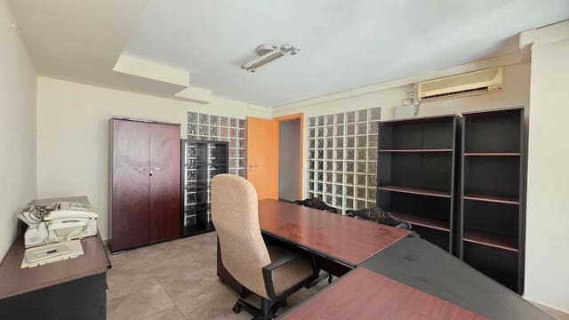 4 bedroom Office for sale in Gandia with garage - € 90,000 (Ref: 10017536)