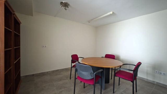 4 bedroom Office for sale in Gandia with garage - € 90,000 (Ref: 10017536)