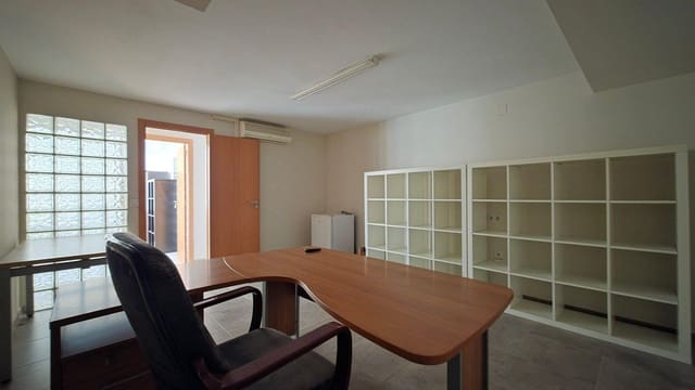 4 bedroom Office for sale in Gandia with garage - € 90,000 (Ref: 10017536)