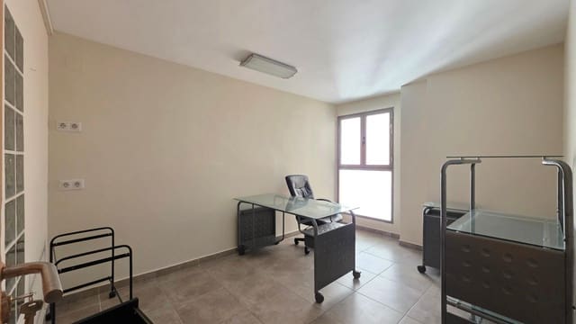 4 bedroom Office for sale in Gandia with garage - € 90,000 (Ref: 10017536)