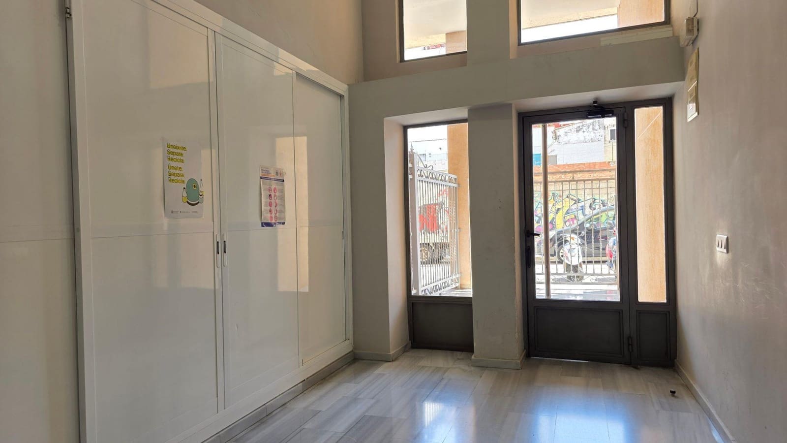 4 bedroom Office for sale in Gandia with garage - € 90,000 (Ref: 10017536)